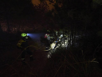 El rayo de una tormenta provoca un incendio forestal en Gazolaz