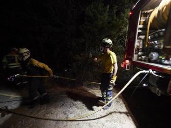 El rayo de una tormenta provoca un incendio forestal en Gazolaz