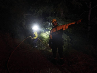 El rayo de una tormenta provoca un incendio forestal en Gazolaz