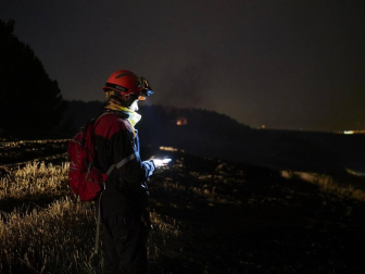 El rayo de una tormenta provoca un incendio forestal en Gazolaz