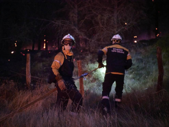 El rayo de una tormenta provoca un incendio forestal en Gazolaz