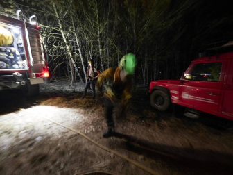 El rayo de una tormenta provoca un incendio forestal en Gazolaz