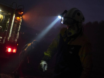 El rayo de una tormenta provoca un incendio forestal en Gazolaz