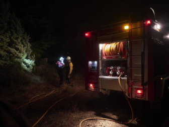 El rayo de una tormenta provoca un incendio forestal en Gazolaz