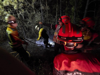 El rayo de una tormenta provoca un incendio forestal en Gazolaz
