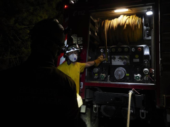 El rayo de una tormenta provoca un incendio forestal en Gazolaz
