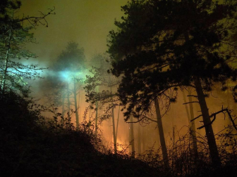 El rayo de una tormenta provoca un incendio forestal en Gazolaz