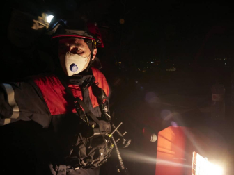 El rayo de una tormenta provoca un incendio forestal en Gazolaz