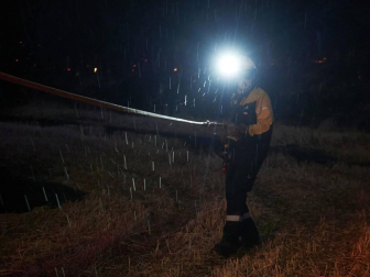 El rayo de una tormenta provoca un incendio forestal en Gazolaz