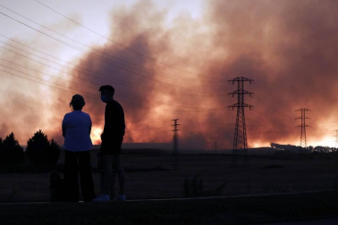 El rayo de una tormenta provoca un incendio forestal en Gazolaz
