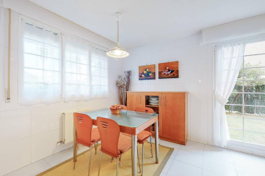 Se vende coqueto pareado de 382 m2 de parcela