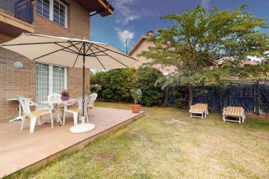 Se vende coqueto pareado de 382 m2 de parcela