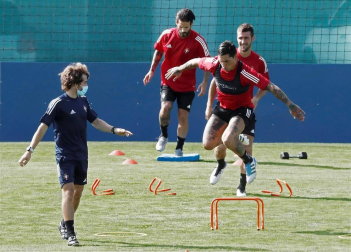 Osasuna ha comenzado este jueves la pretemporada de cara a la próxima campaña con Bittor Alkiza como cabeza visible en sustitución de Jagoba Arrasate, quien este miércoles dio positivo en las pruebas PCR.