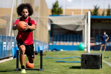 Osasuna ha comenzado este jueves la pretemporada de cara a la próxima campaña con Bittor Alkiza como cabeza visible en sustitución de Jagoba Arrasate, quien este miércoles dio positivo en las pruebas PCR.