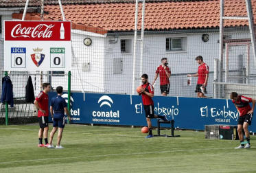 Osasuna ha comenzado este jueves la pretemporada de cara a la próxima campaña con Bittor Alkiza como cabeza visible en sustitución de Jagoba Arrasate, quien este miércoles dio positivo en las pruebas PCR.