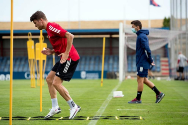 Osasuna ha comenzado este jueves la pretemporada de cara a la próxima campaña con Bittor Alkiza como cabeza visible en sustitución de Jagoba Arrasate, quien este miércoles dio positivo en las pruebas PCR.