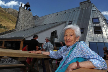 Tras 16 años cerrado, el 'nuevo' refugio Ángel Olorón ha abierto sus puertas este viernes.