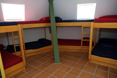 Tras 16 años cerrado, el 'nuevo' refugio Ángel Olorón ha abierto sus puertas este viernes.