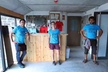 Tras 16 años cerrado, el 'nuevo' refugio Ángel Olorón ha abierto sus puertas este viernes.