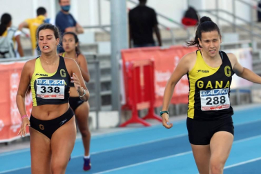 La primera jornada del campeonato navarro absoluto de atletismo se disputó este sábado en las pistas de Larrabide. Las diferentes pruebas tuvieron que disputarse a puerta cerrada debido a las medidas de seguridad por la pandemia del coronavirus.