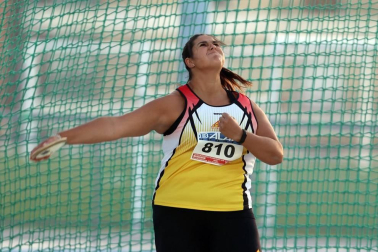 La primera jornada del campeonato navarro absoluto de atletismo se disputó este sábado en las pistas de Larrabide. Las diferentes pruebas tuvieron que disputarse a puerta cerrada debido a las medidas de seguridad por la pandemia del coronavirus.
