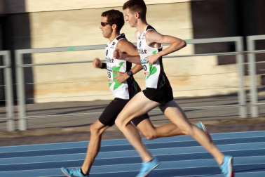 La primera jornada del campeonato navarro absoluto de atletismo se disputó este sábado en las pistas de Larrabide. Las diferentes pruebas tuvieron que disputarse a puerta cerrada debido a las medidas de seguridad por la pandemia del coronavirus.