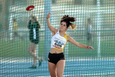 La primera jornada del campeonato navarro absoluto de atletismo se disputó este sábado en las pistas de Larrabide. Las diferentes pruebas tuvieron que disputarse a puerta cerrada debido a las medidas de seguridad por la pandemia del coronavirus.