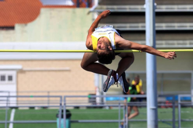 La segunda jornada del campeonato navarro absoluto de atletismo se disputó este domingoen las pistas de Larrabide. Las diferentes pruebas tuvieron que disputarse a puerta cerrada debido a las medidas de seguridad por la pandemia del coronavirus. Con esta jornada se ha puesto fin al campeonato navarro absoluto de atletismo.