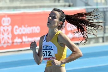 La segunda jornada del campeonato navarro absoluto de atletismo se disputó este domingoen las pistas de Larrabide. Las diferentes pruebas tuvieron que disputarse a puerta cerrada debido a las medidas de seguridad por la pandemia del coronavirus. Con esta jornada se ha puesto fin al campeonato navarro absoluto de atletismo.
