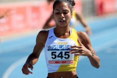 La segunda jornada del campeonato navarro absoluto de atletismo se disputó este domingoen las pistas de Larrabide. Las diferentes pruebas tuvieron que disputarse a puerta cerrada debido a las medidas de seguridad por la pandemia del coronavirus. Con esta jornada se ha puesto fin al campeonato navarro absoluto de atletismo.