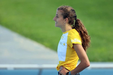 La segunda jornada del campeonato navarro absoluto de atletismo se disputó este domingoen las pistas de Larrabide. Las diferentes pruebas tuvieron que disputarse a puerta cerrada debido a las medidas de seguridad por la pandemia del coronavirus. Con esta jornada se ha puesto fin al campeonato navarro absoluto de atletismo.