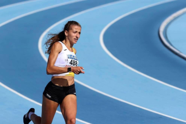 La segunda jornada del campeonato navarro absoluto de atletismo se disputó este domingoen las pistas de Larrabide. Las diferentes pruebas tuvieron que disputarse a puerta cerrada debido a las medidas de seguridad por la pandemia del coronavirus. Con esta jornada se ha puesto fin al campeonato navarro absoluto de atletismo.