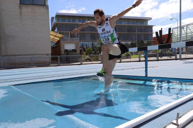 La segunda jornada del campeonato navarro absoluto de atletismo se disputó este domingoen las pistas de Larrabide. Las diferentes pruebas tuvieron que disputarse a puerta cerrada debido a las medidas de seguridad por la pandemia del coronavirus. Con esta jornada se ha puesto fin al campeonato navarro absoluto de atletismo.