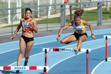 La segunda jornada del campeonato navarro absoluto de atletismo se disputó este domingoen las pistas de Larrabide. Las diferentes pruebas tuvieron que disputarse a puerta cerrada debido a las medidas de seguridad por la pandemia del coronavirus. Con esta jornada se ha puesto fin al campeonato navarro absoluto de atletismo.