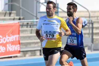 La segunda jornada del campeonato navarro absoluto de atletismo se disputó este domingoen las pistas de Larrabide. Las diferentes pruebas tuvieron que disputarse a puerta cerrada debido a las medidas de seguridad por la pandemia del coronavirus. Con esta jornada se ha puesto fin al campeonato navarro absoluto de atletismo.