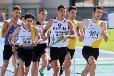 La segunda jornada del campeonato navarro absoluto de atletismo se disputó este domingoen las pistas de Larrabide. Las diferentes pruebas tuvieron que disputarse a puerta cerrada debido a las medidas de seguridad por la pandemia del coronavirus. Con esta jornada se ha puesto fin al campeonato navarro absoluto de atletismo.