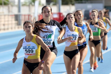 La segunda jornada del campeonato navarro absoluto de atletismo se disputó este domingoen las pistas de Larrabide. Las diferentes pruebas tuvieron que disputarse a puerta cerrada debido a las medidas de seguridad por la pandemia del coronavirus. Con esta jornada se ha puesto fin al campeonato navarro absoluto de atletismo.