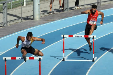 La segunda jornada del campeonato navarro absoluto de atletismo se disputó este domingoen las pistas de Larrabide. Las diferentes pruebas tuvieron que disputarse a puerta cerrada debido a las medidas de seguridad por la pandemia del coronavirus. Con esta jornada se ha puesto fin al campeonato navarro absoluto de atletismo.