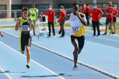La segunda jornada del campeonato navarro absoluto de atletismo se disputó este domingoen las pistas de Larrabide. Las diferentes pruebas tuvieron que disputarse a puerta cerrada debido a las medidas de seguridad por la pandemia del coronavirus. Con esta jornada se ha puesto fin al campeonato navarro absoluto de atletismo.