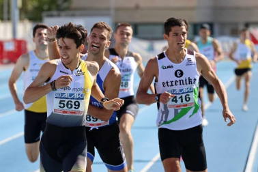 La segunda jornada del campeonato navarro absoluto de atletismo se disputó este domingoen las pistas de Larrabide. Las diferentes pruebas tuvieron que disputarse a puerta cerrada debido a las medidas de seguridad por la pandemia del coronavirus. Con esta jornada se ha puesto fin al campeonato navarro absoluto de atletismo.