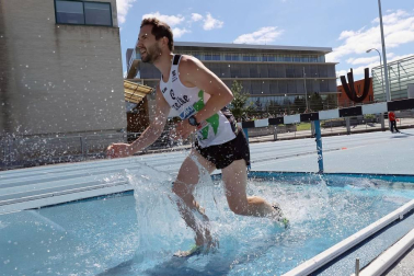 La segunda jornada del campeonato navarro absoluto de atletismo se disputó este domingoen las pistas de Larrabide. Las diferentes pruebas tuvieron que disputarse a puerta cerrada debido a las medidas de seguridad por la pandemia del coronavirus. Con esta jornada se ha puesto fin al campeonato navarro absoluto de atletismo.