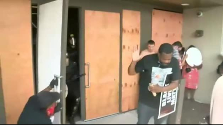 Protestas en EEUU por los 7 disparos por la espalda de un policía a un afroamericano