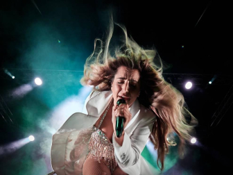 Lola Índigo devuelve la música al Navarra Arena