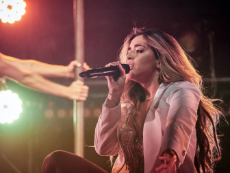 Lola Índigo devuelve la música al Navarra Arena