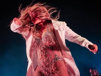 Lola Índigo devuelve la música al Navarra Arena