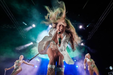 Lola Índigo devuelve la música al Navarra Arena