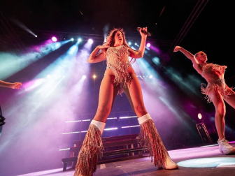 Lola Índigo devuelve la música al Navarra Arena