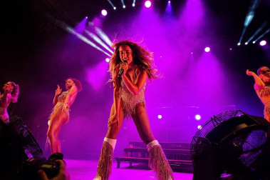 Lola Índigo devuelve la música al Navarra Arena