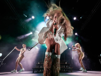 Lola Índigo devuelve la música al Navarra Arena