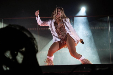Lola Índigo devuelve la música al Navarra Arena